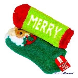 Womens Cozy Socks 2 Pack Christmas Very Merry and Mrs Claus Size 9-11 NWT
